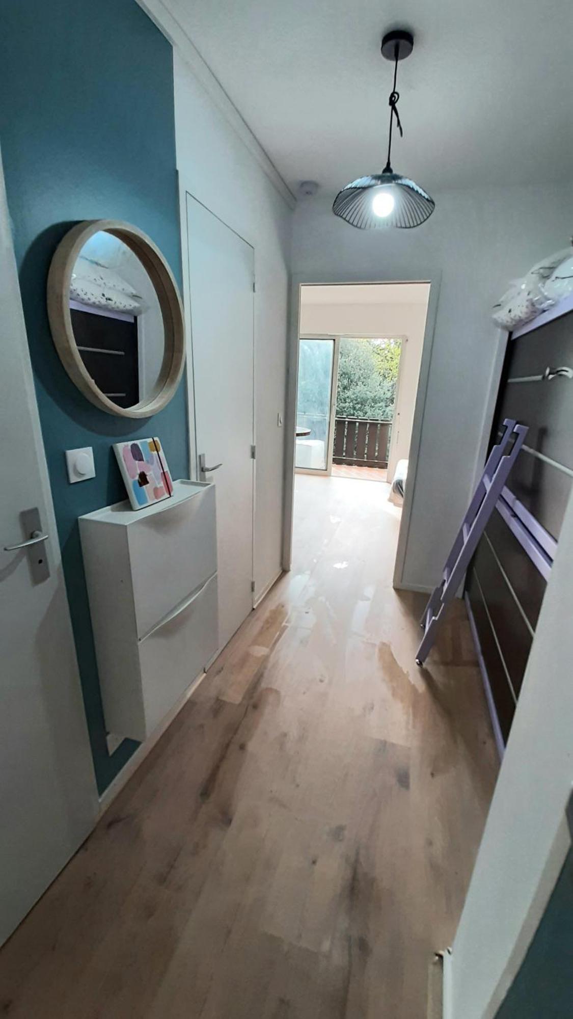 Appartement Le Petit Bois Flotte 250 M Avec Parking Et Balcon