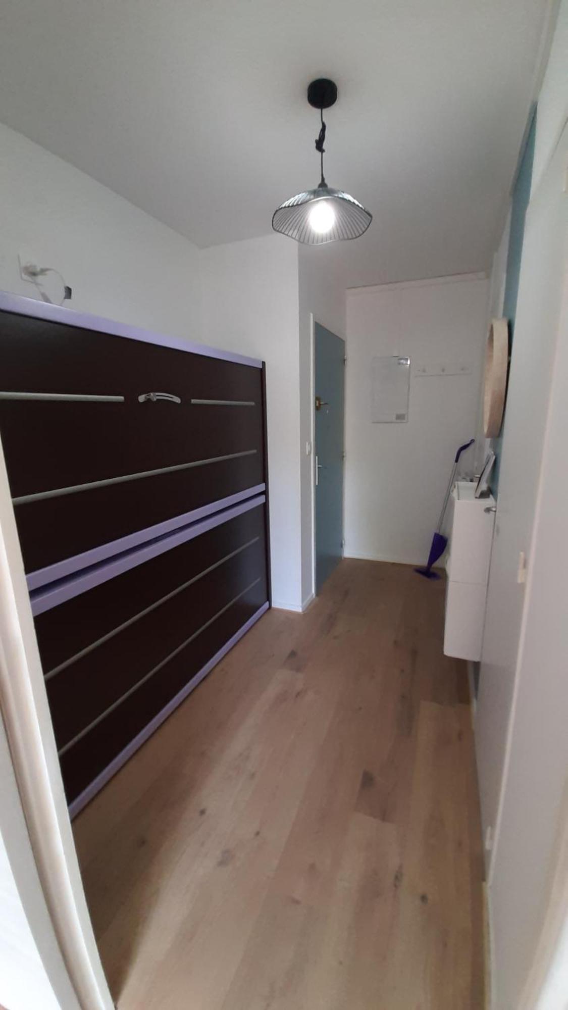 Appartement Le Petit Bois Flotte 250 M Avec Parking Et Balcon *