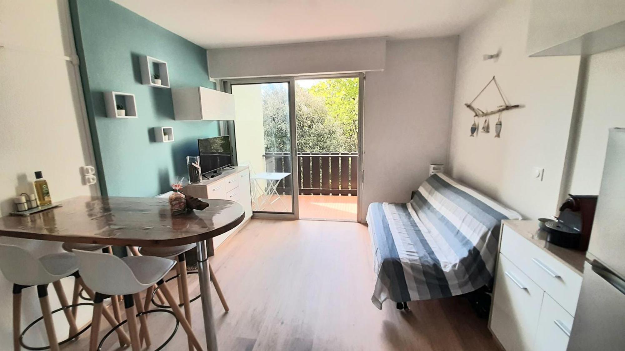 Appartement Le Petit Bois Flotte 250 M Avec Parking Et Balcon *